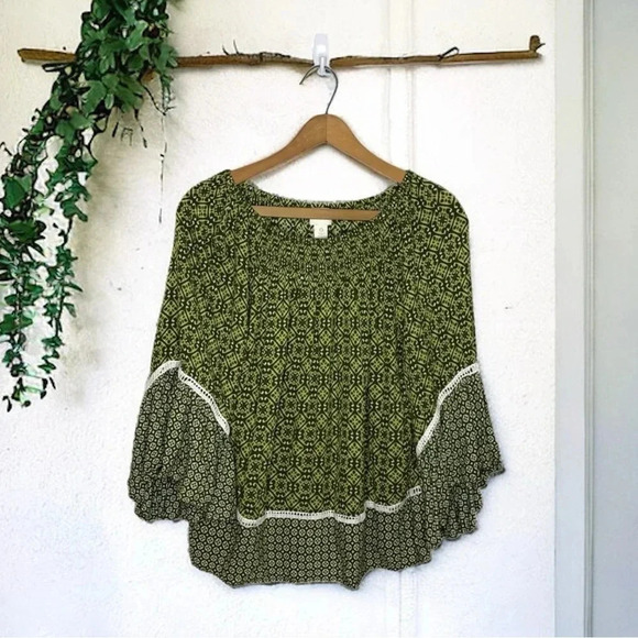 Chico’s Size 0 Green Boho Peasant Top Rayon Bell Sleeve Smocked Neckline Blouse - Picture 3 of 13